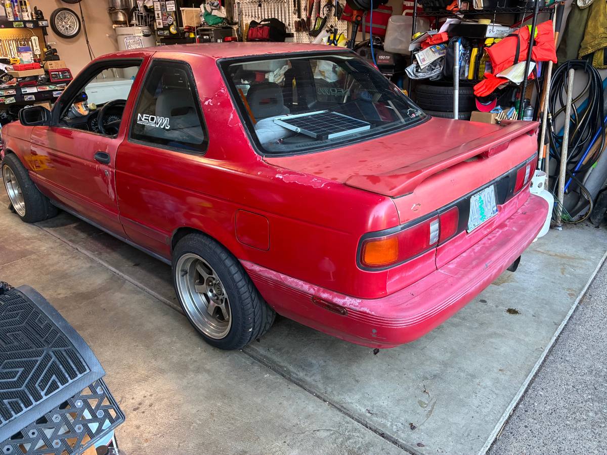 Nissan-Sentra-se-r-1991-Red