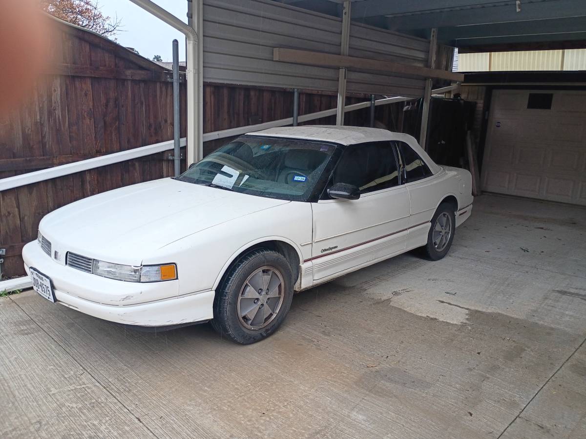 Olds-cutlass-supreme-1991-White