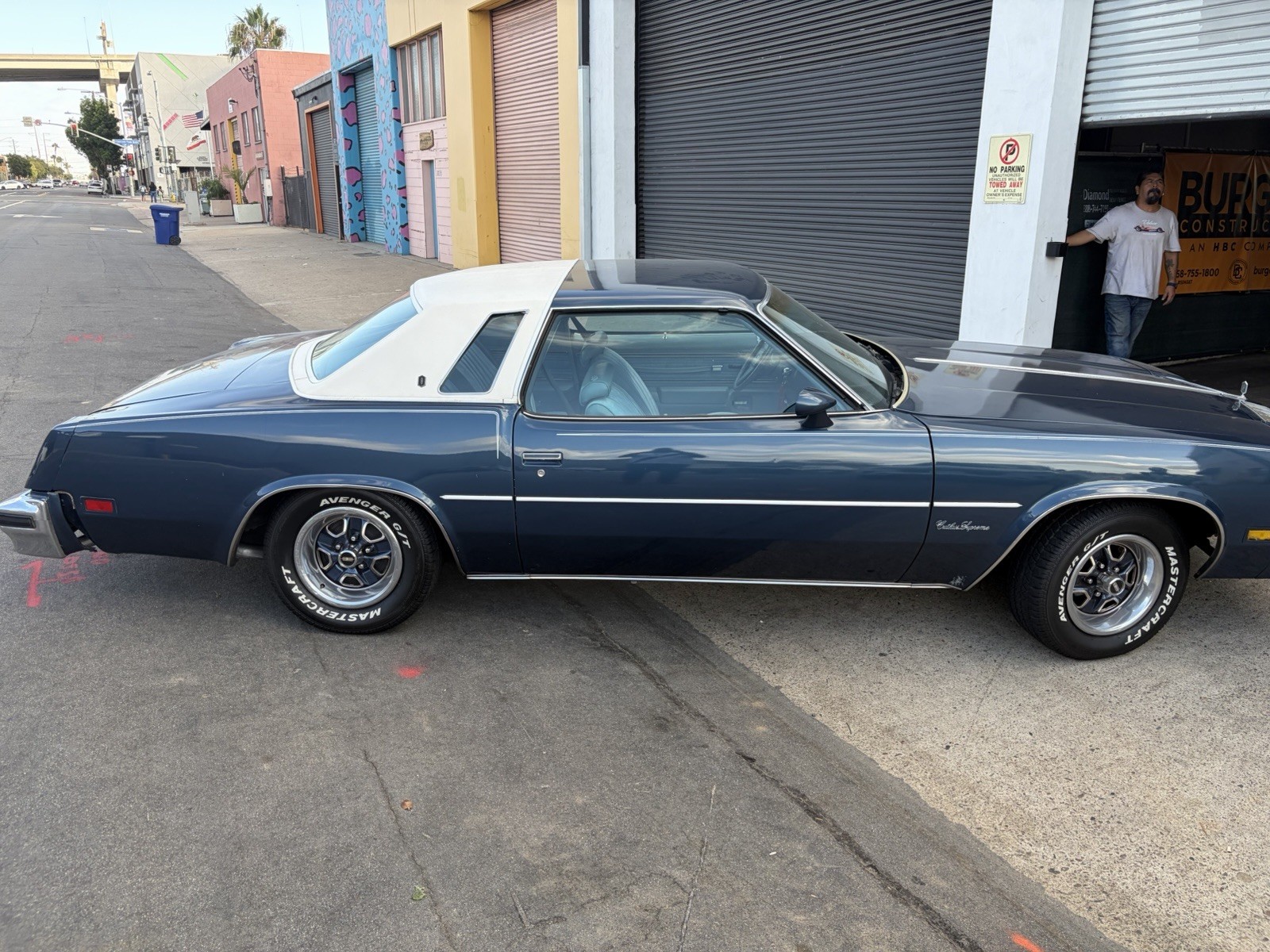 Oldsmobile-Cutlass-1977-Sedan