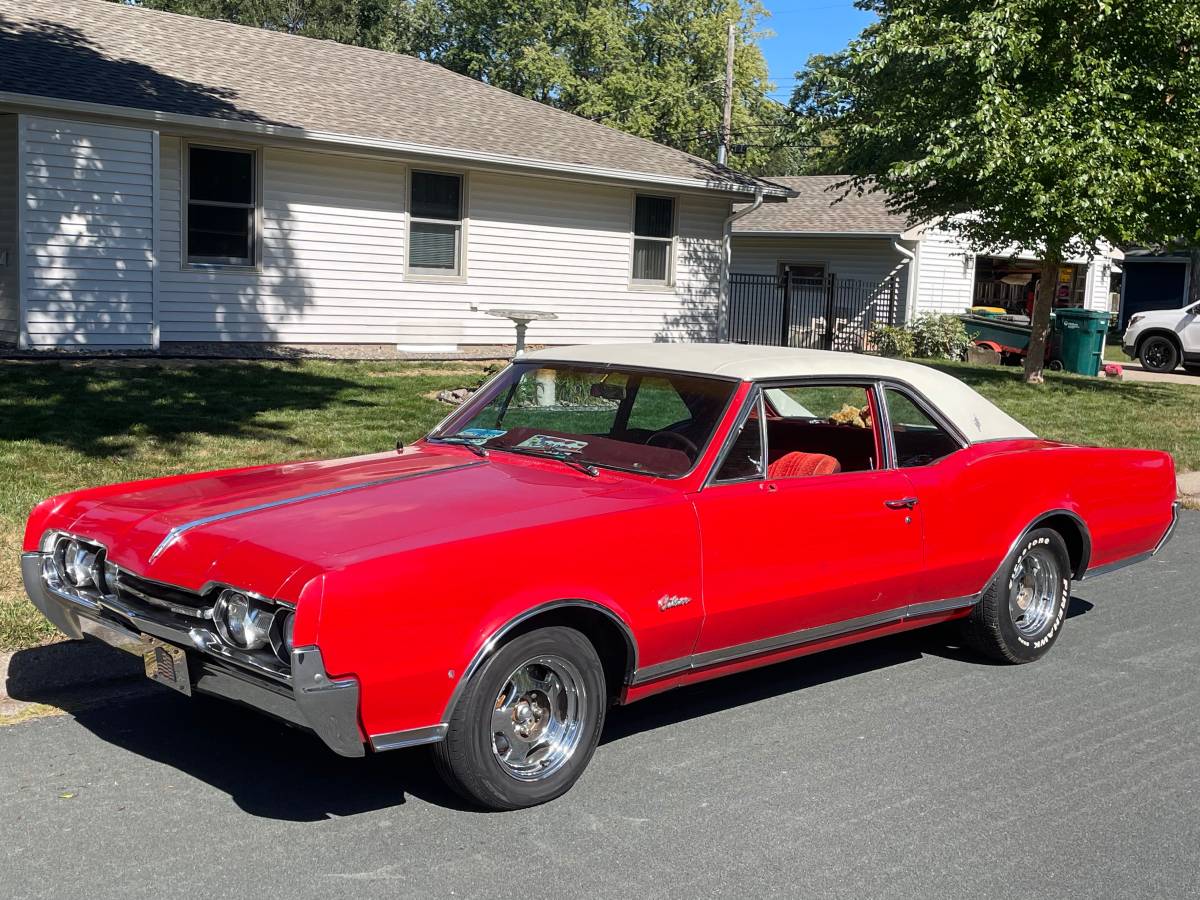 Oldsmobile-Cutlass-supreme-1967-Red