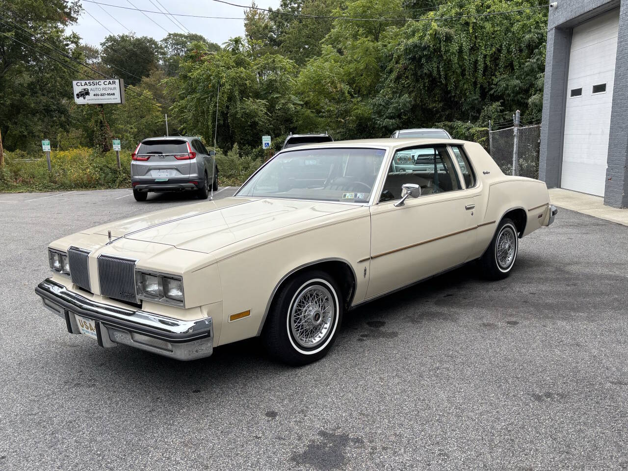Oldsmobile-Cutlass-supreme-1980-Beige-Tan