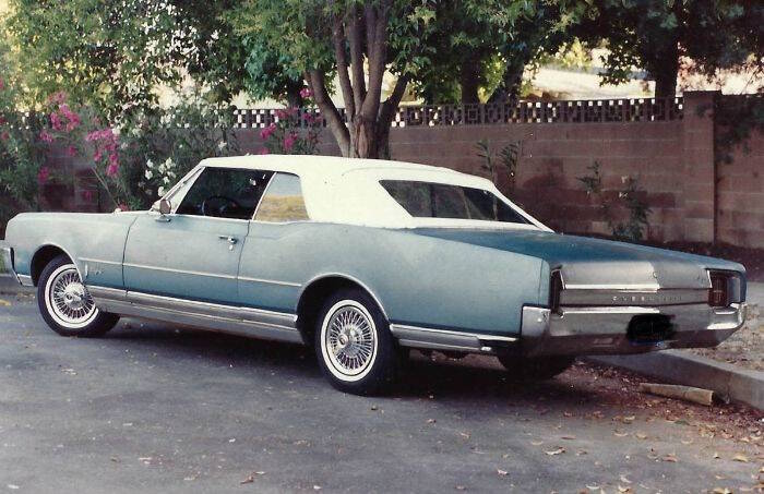 Oldsmobile-Starfire-1965-BlueWhite-Top
