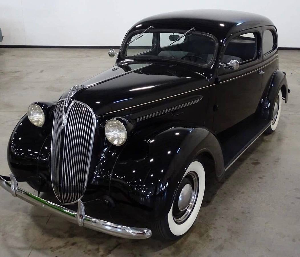 Plymouth-P4-2r.-sedan-1937-Black