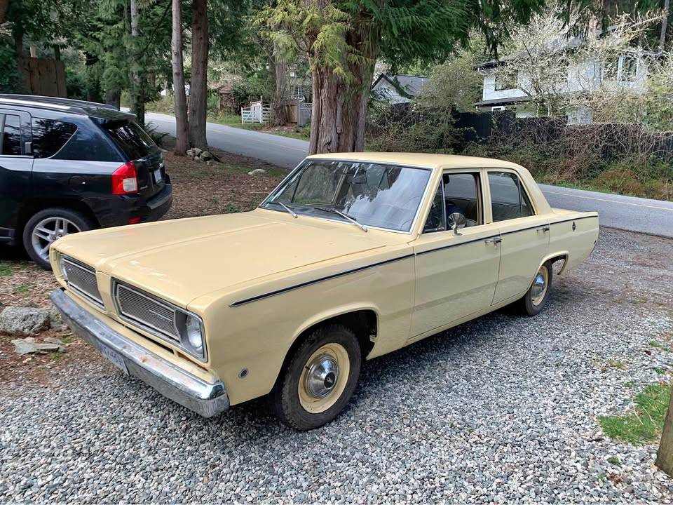 Plymouth-Valiant-1968-Yellow