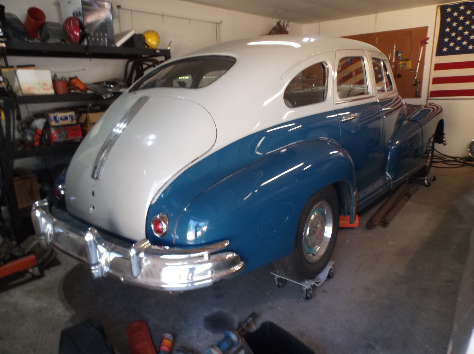 Pontiac-Deluxe-Series-Silver-Streak-1948-Sedan-Tan
