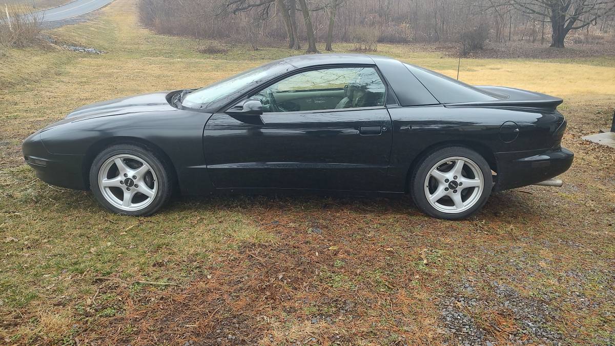 Pontiac-Firebird-1996-Black