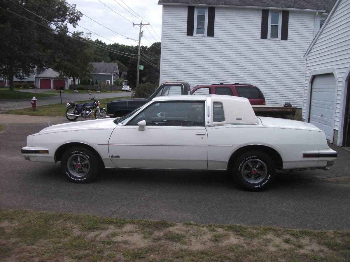 Pontiac-Grand-prix-1985