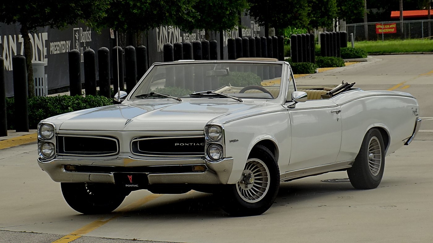 Pontiac-Tempest-1966-CONVERTIBLE-GOLD-TAN
