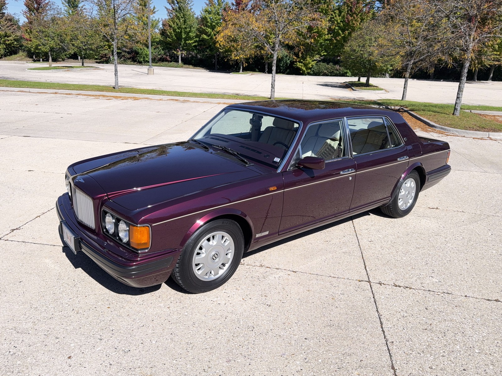 Rolls-Royce-Silver-SpiritSpurDawn-1996-Sedan-Cream-Connolly-hides-with-Wildberry-accents