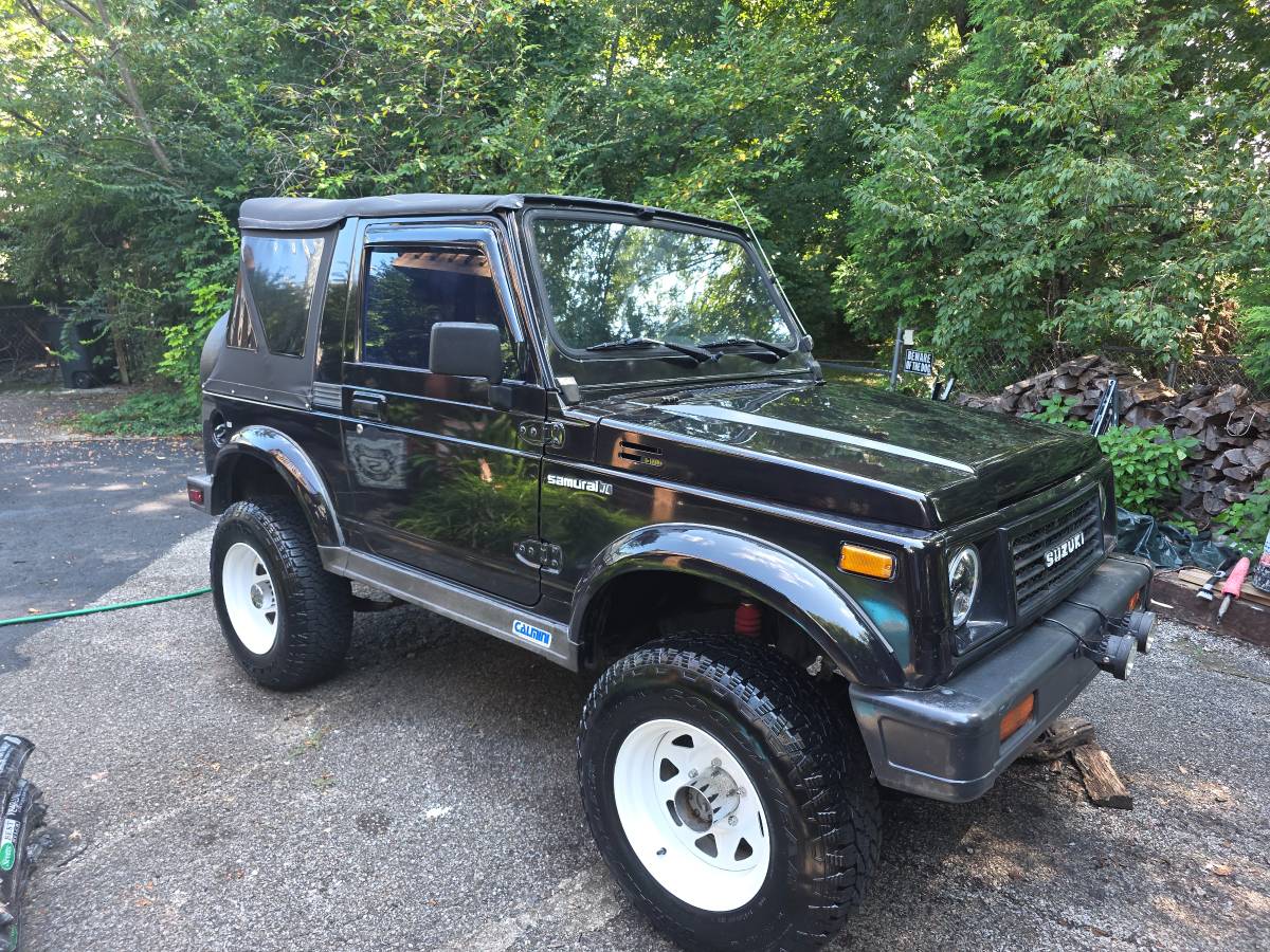 Suzuki-samurai-1990-Black