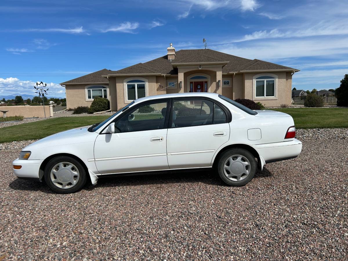 Toyota-Corolla-1996-White