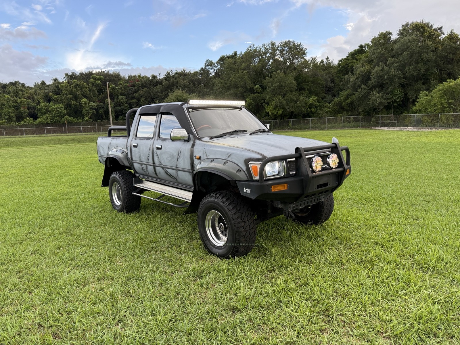 Toyota-Hilux-1993-Pickup-Blue
