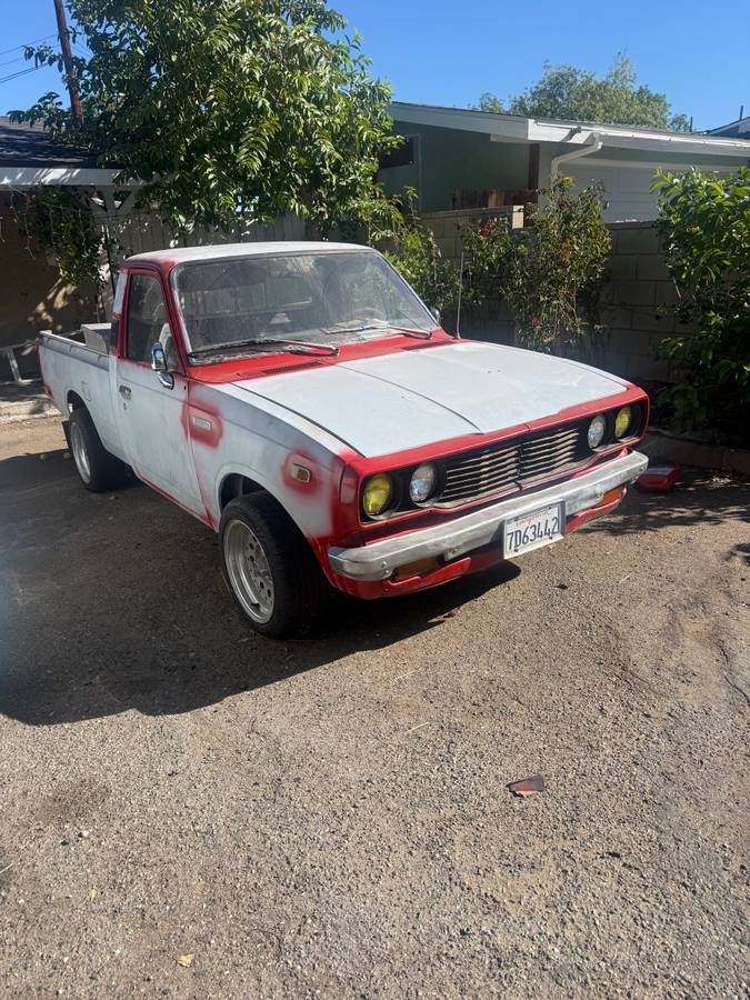 Toyota-Hilux-truck-1977-Red