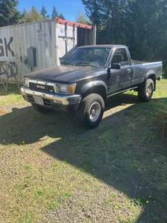 Toyota-Hilux-truck-1989-Black