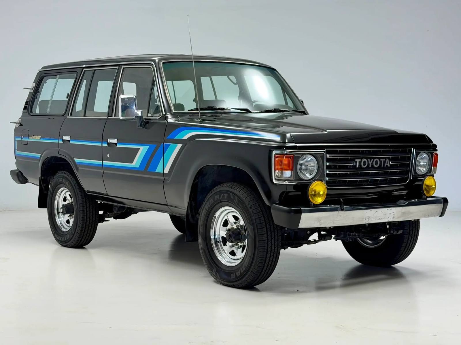 Toyota-Land-Cruiser-1984-SUV-Tan-Patterned-Cloth-Upholstery