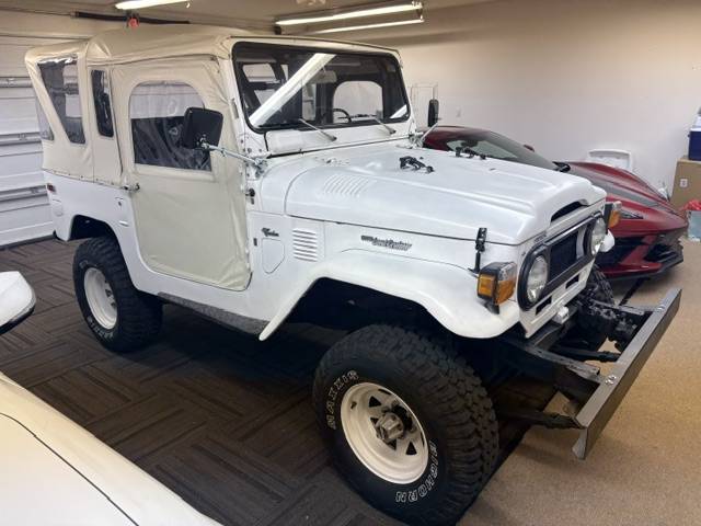 Toyota-Land-cruiser-1977-White