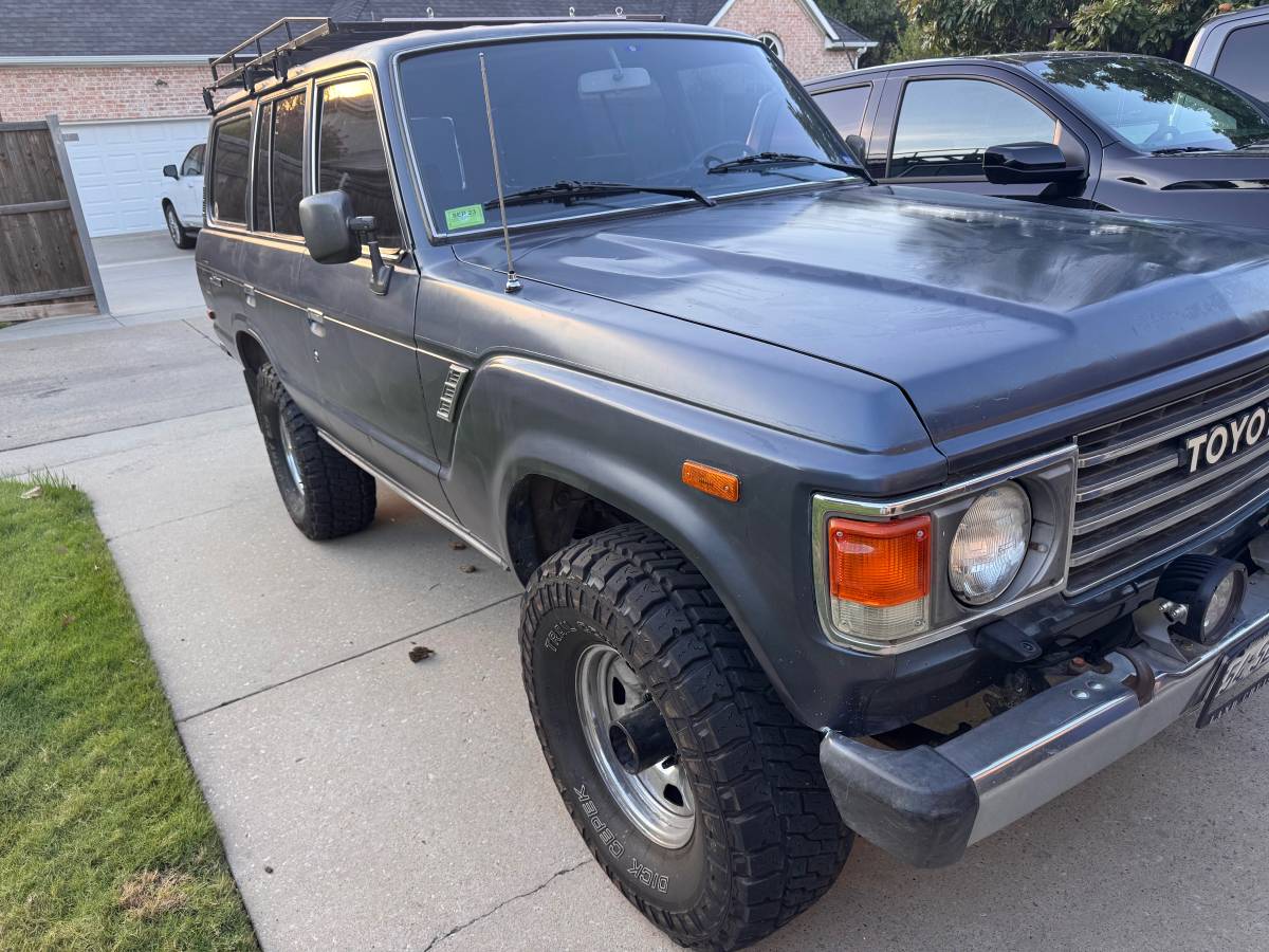Toyota-Land-cruiser-fj60-1986-Blue