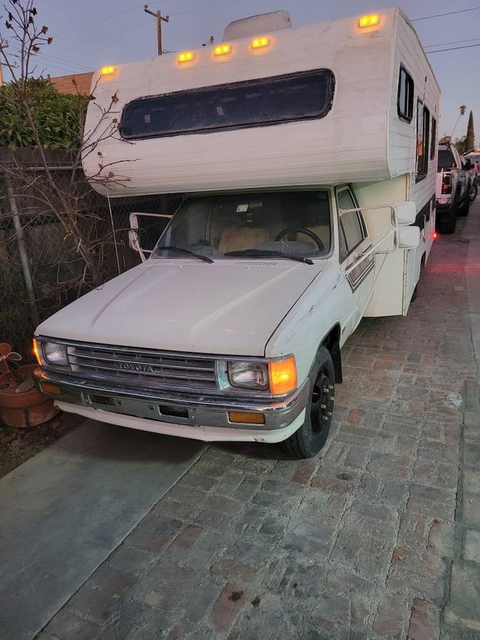 Toyota-Motor-home-1988