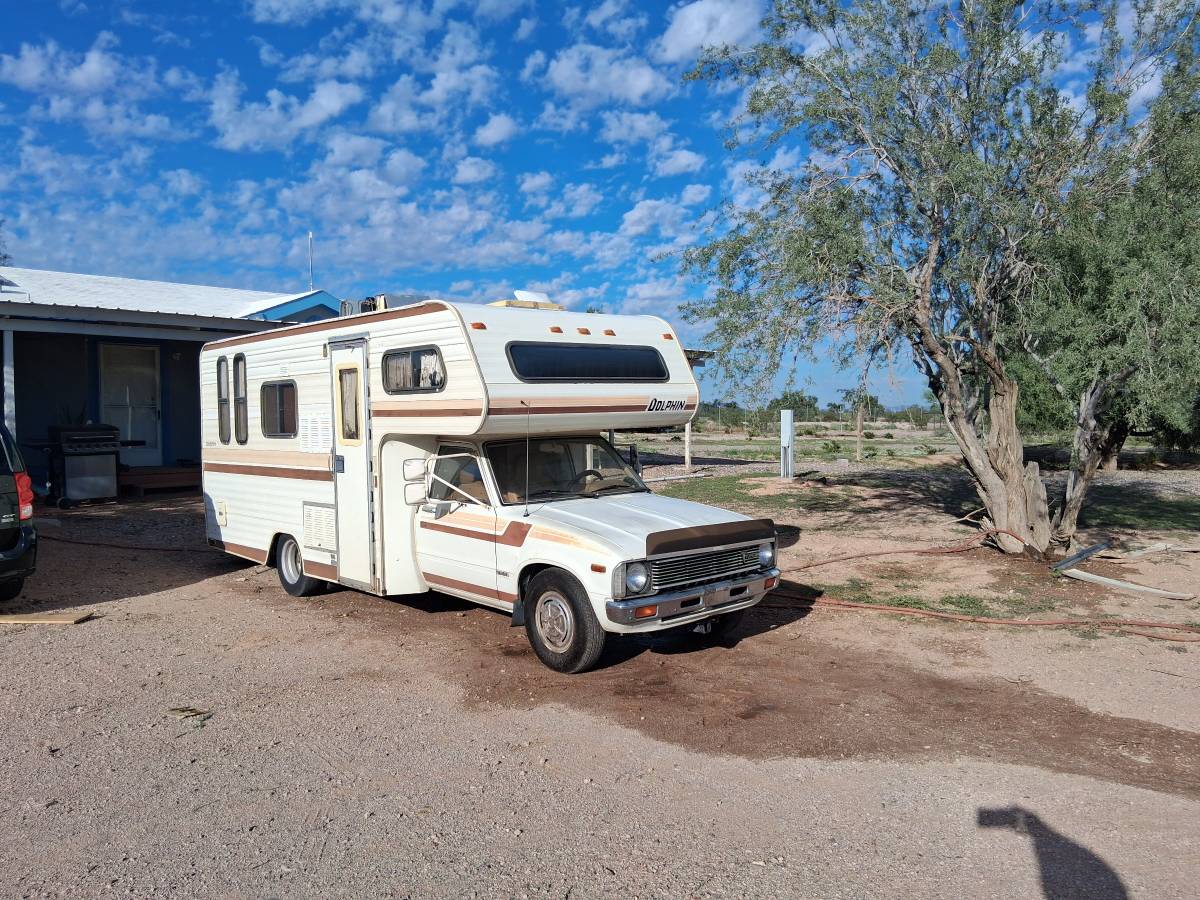 Toyota-Motorhome-1981-Brown