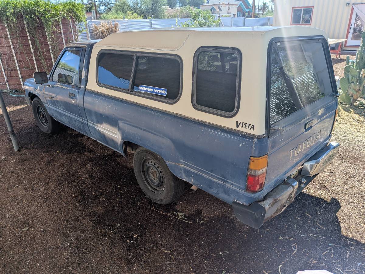 Toyota-Pickup-1984-Blue