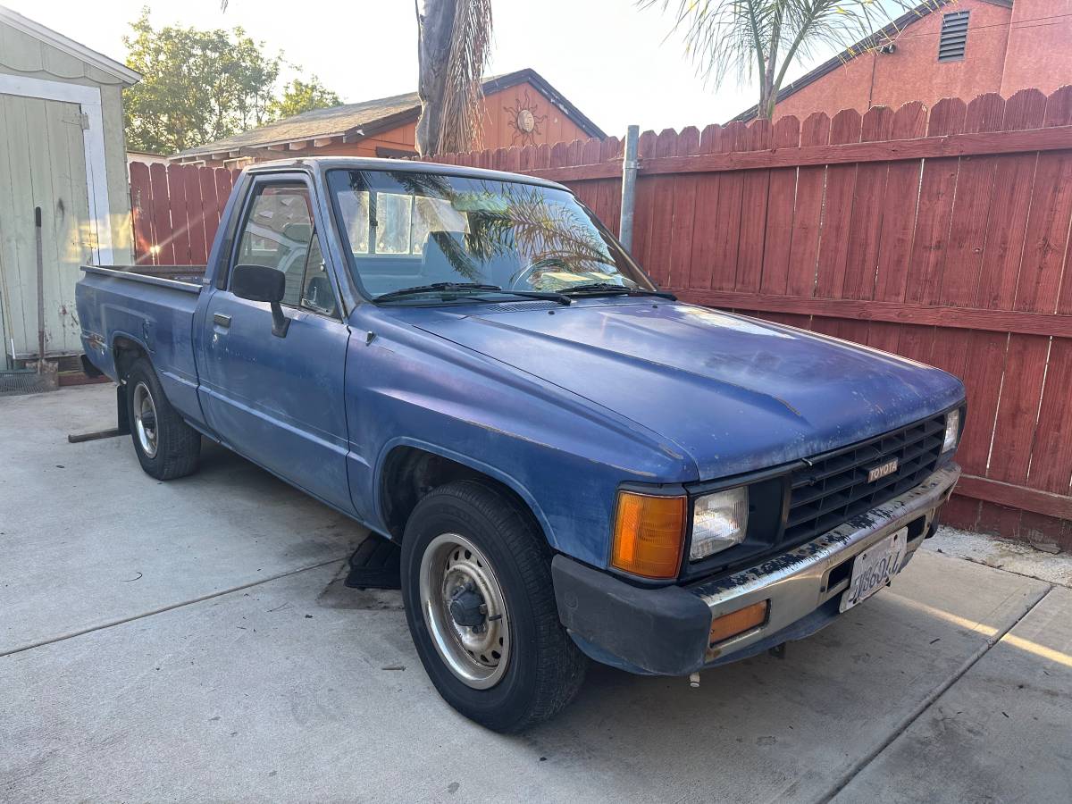 Toyota-Pickup-1986