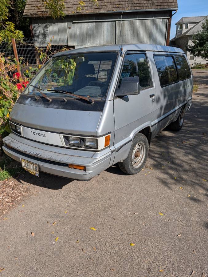 Toyota-Van-1985