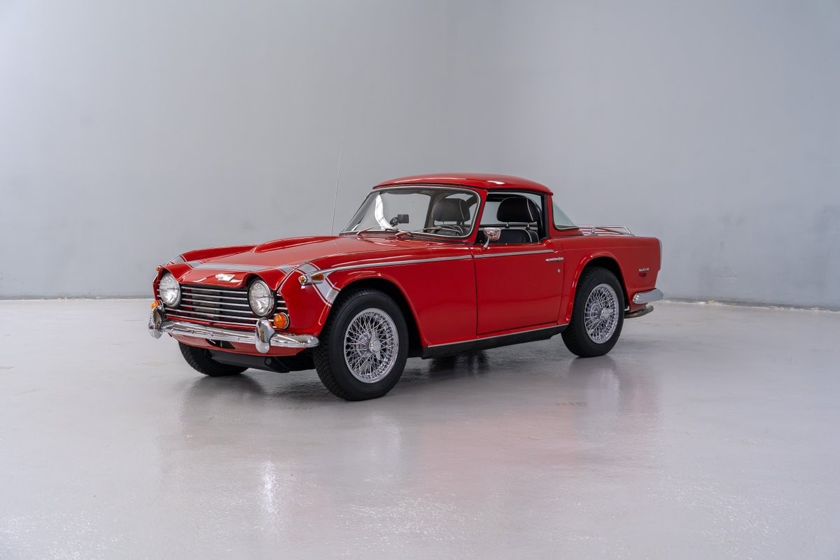 Triumph-TR250-1968-Convertible-Black