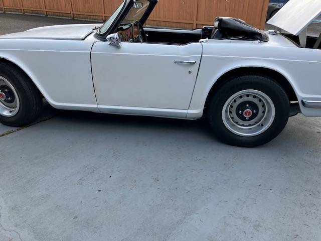 Triumph-Tr6-1972-White