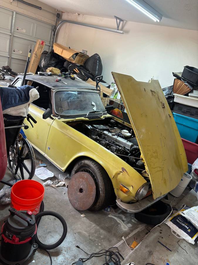 Triumph-Tr6-1973-Yellow