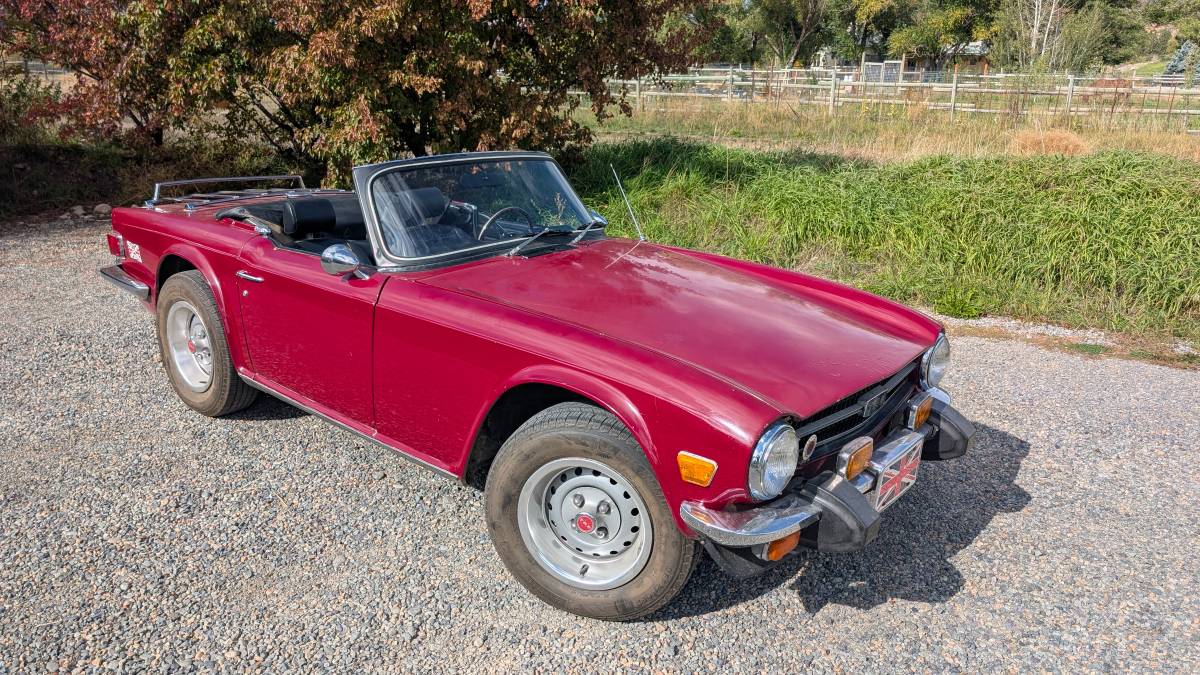 Triumph-Tr6-1976-Red