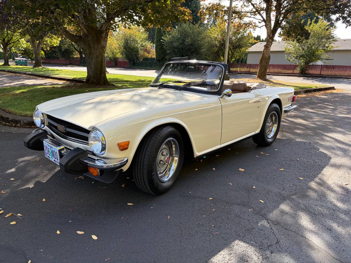 Triumph-Tr6-1976-White