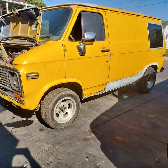 Unknown-G10-shorty-california-vehicle-solid-engine-included-1972