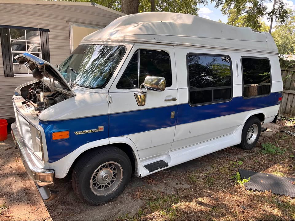 Unknown-G2500-vandura-1990