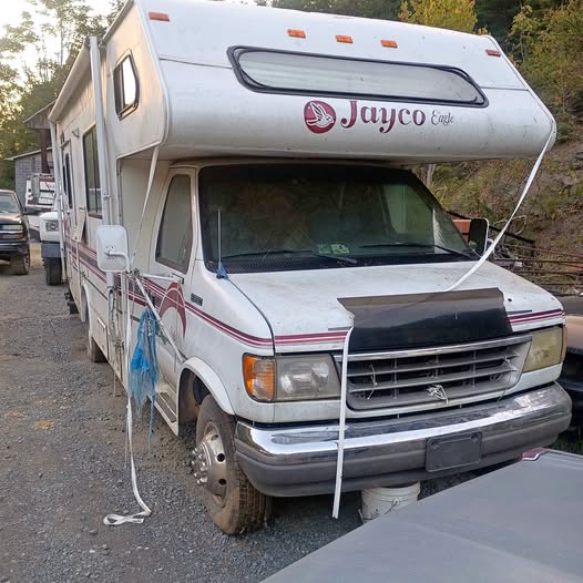 Unknown-Jayco-e350-rv-for-parts-1995
