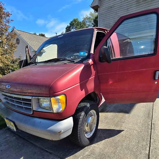 Unknown-Red-1996-ford-econoline-e250-1996