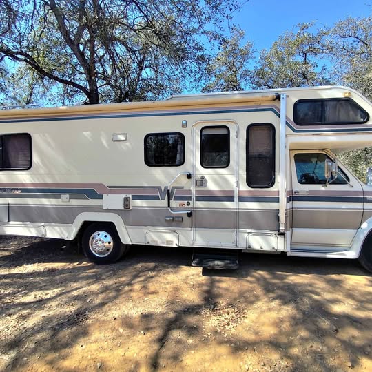 Unknown-Winnebago-minnie-winnie-ford-econoline-350-rv-1989