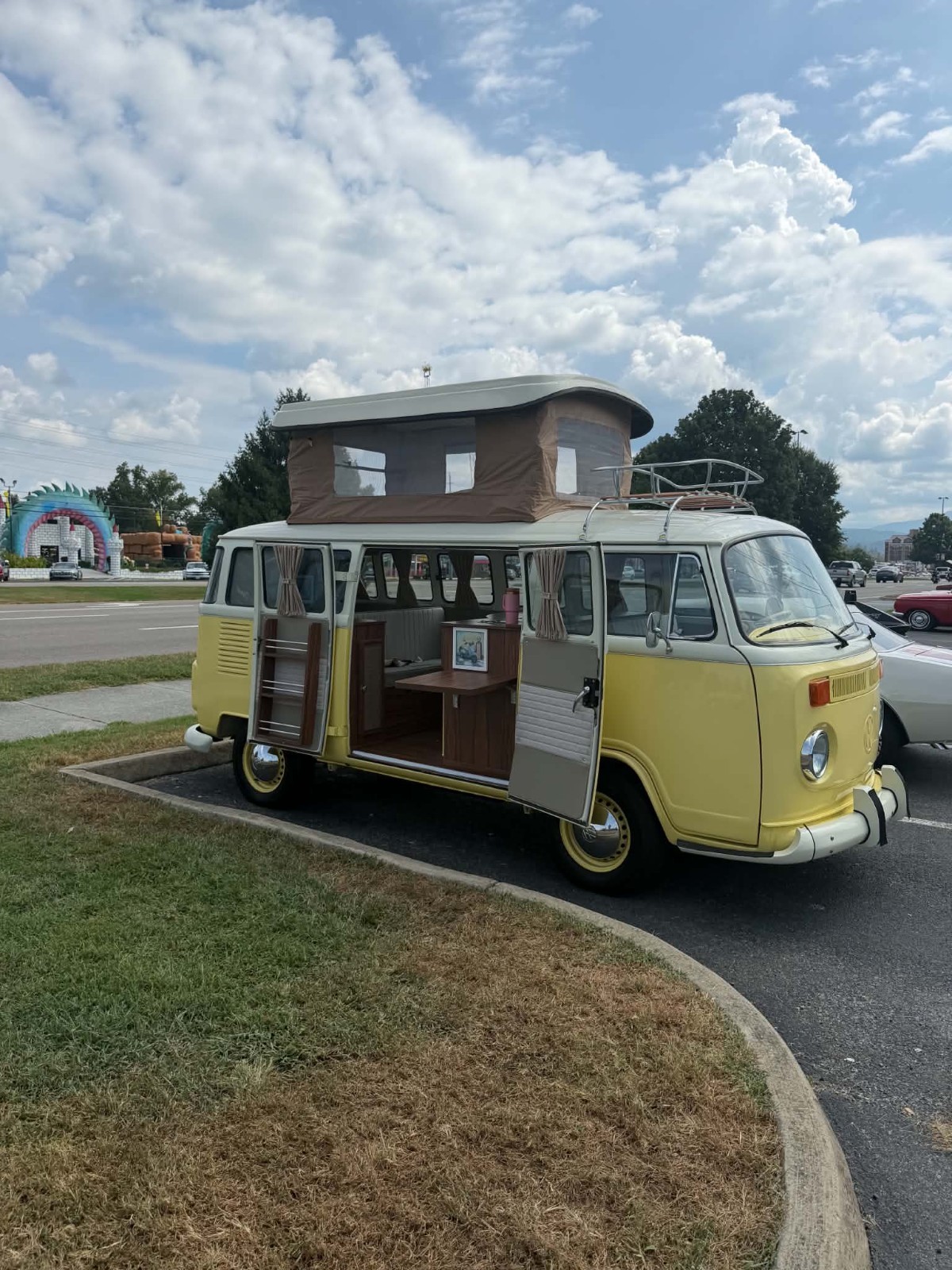 Volkswagen-Beetle-Classic-1972-Van-Camper-Tan