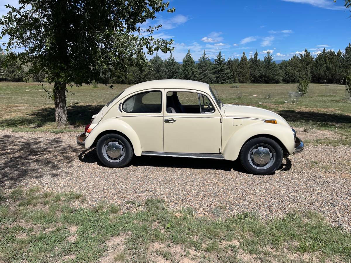 Volkswagen-Super-beetle-1972-Yellow