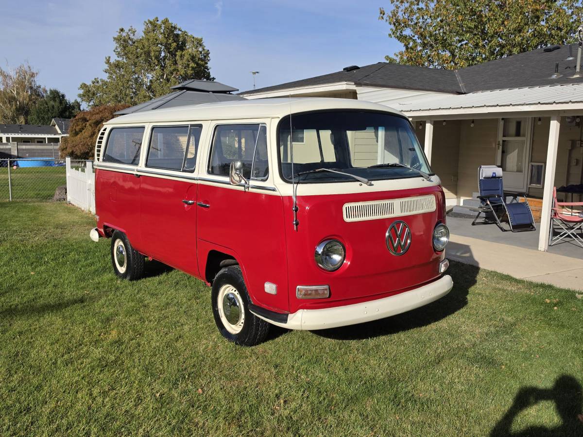Volkswagen-Transporter-van-1971-Red