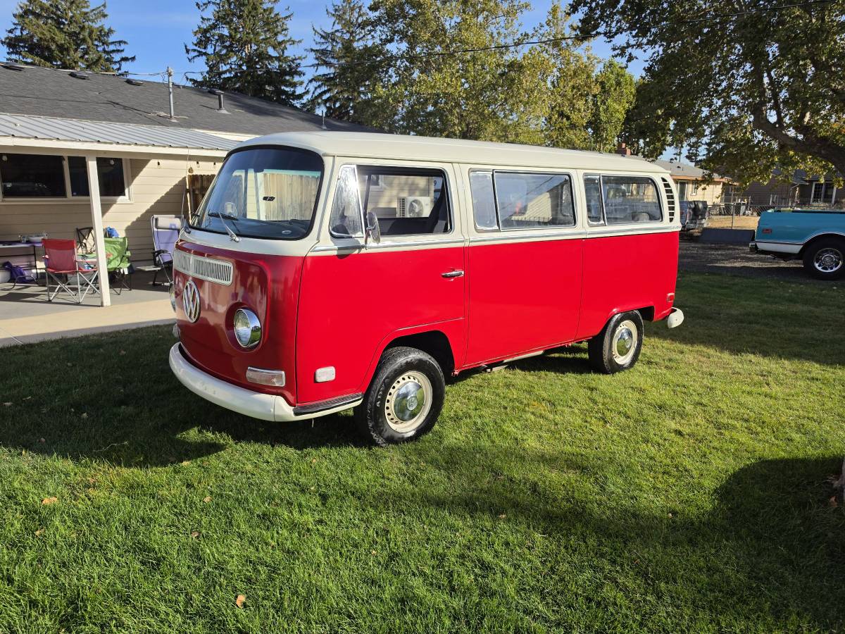 Volkswagen-Transporter-van-1971-Red