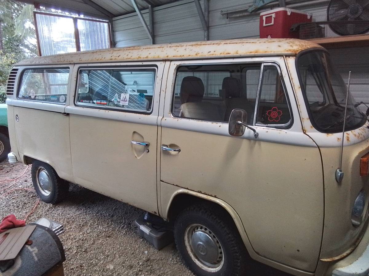 Volkswagen-Transporter-van-1974
