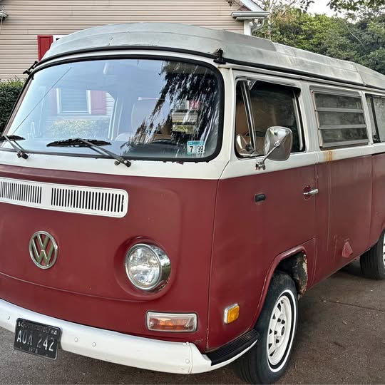 Volkswagen-Type-2-transporter-bus-1972