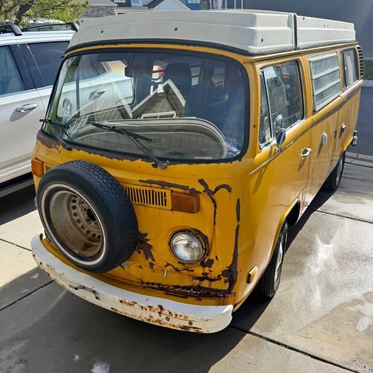 Volkswagen-Westfalia-type-3-camper-van-for-sale-1977