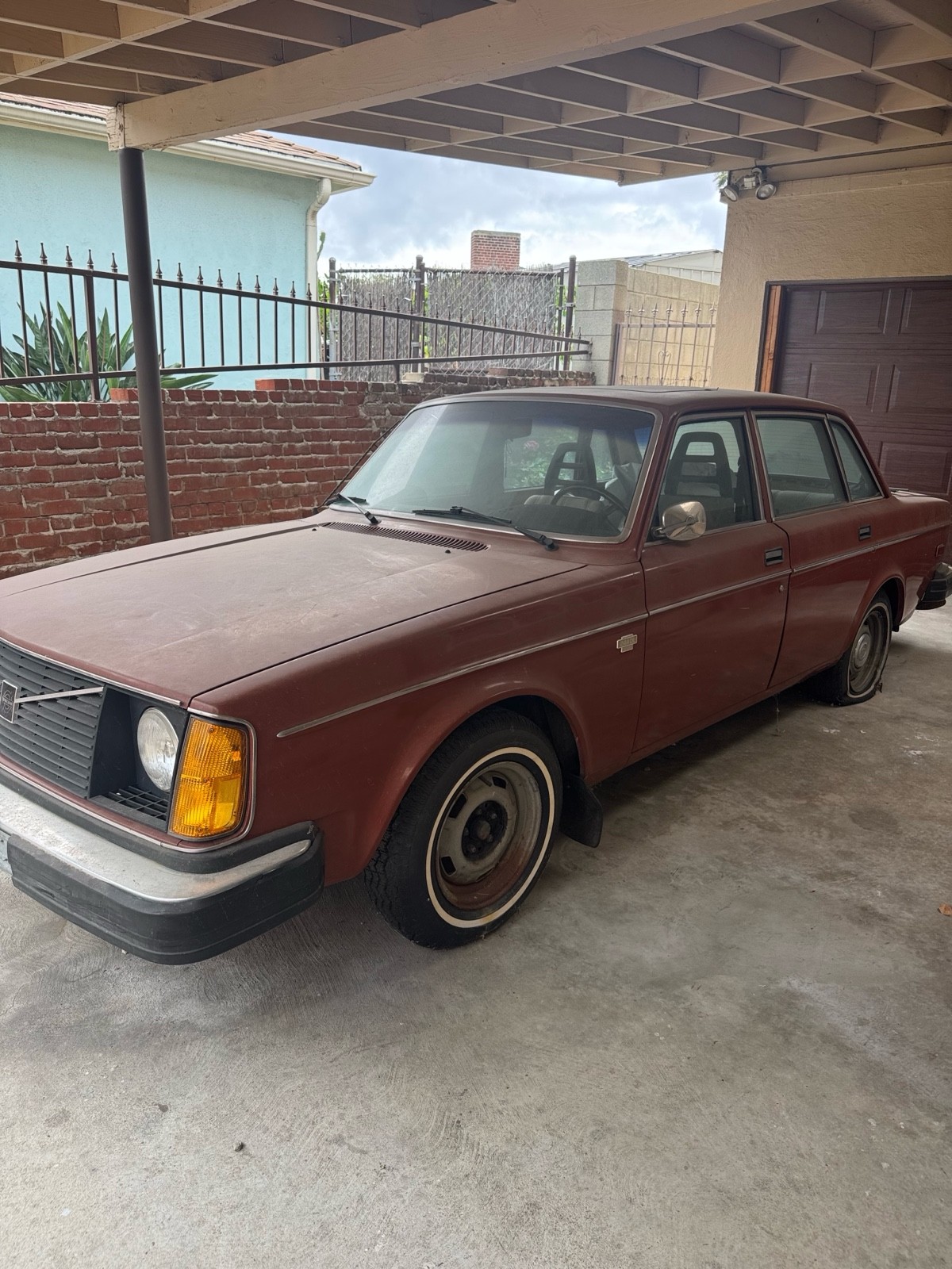 Volvo-244-DL-1977-Sedan