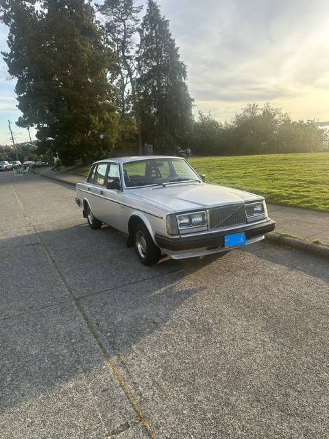 Volvo-244-dl-1984-Silver