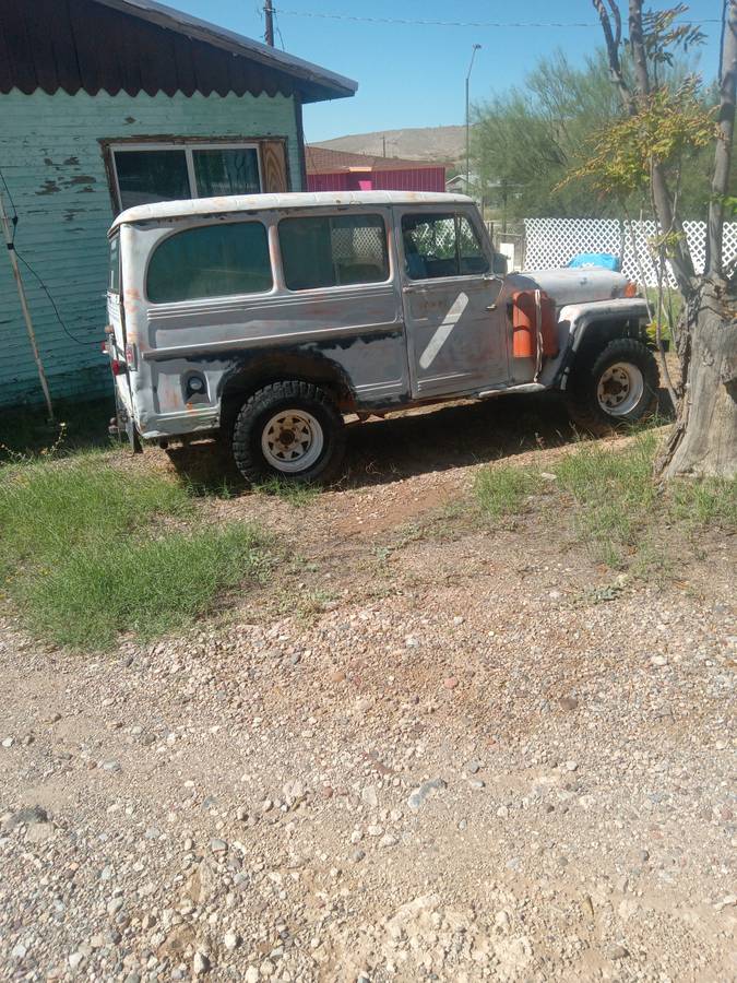 Willys-Jeep-wagon-1963