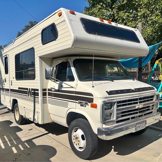 Winnebago-Chevy-g30-minnie-winnie-1987